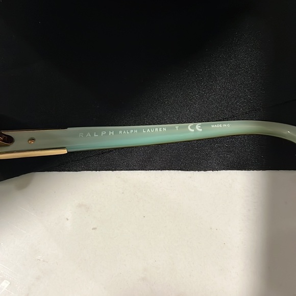 Beautiful sunglasses by Ralph Lauren - Picture 5 of 7
